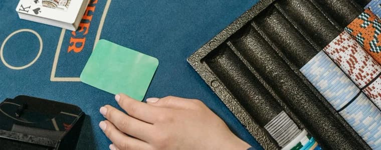 Cách Chơi Blackjack (Xì Dách): Luật, Giá Trị Bài Và Tỷ Lệ Trả Thưởng