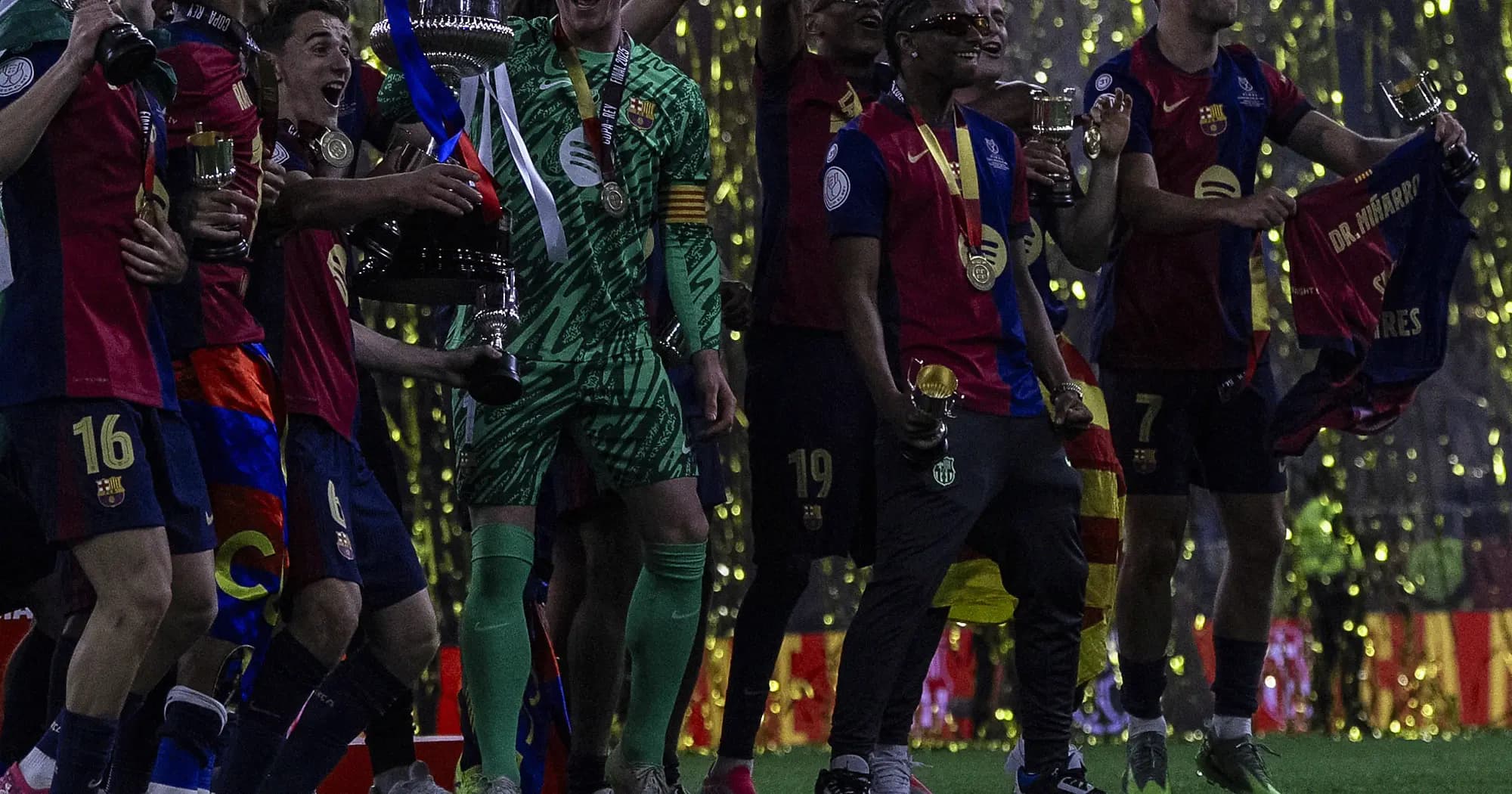 Chuyển nhượng hè 2026: Lamine Yamal gia hạn 1 tỷ euro với Barcelona