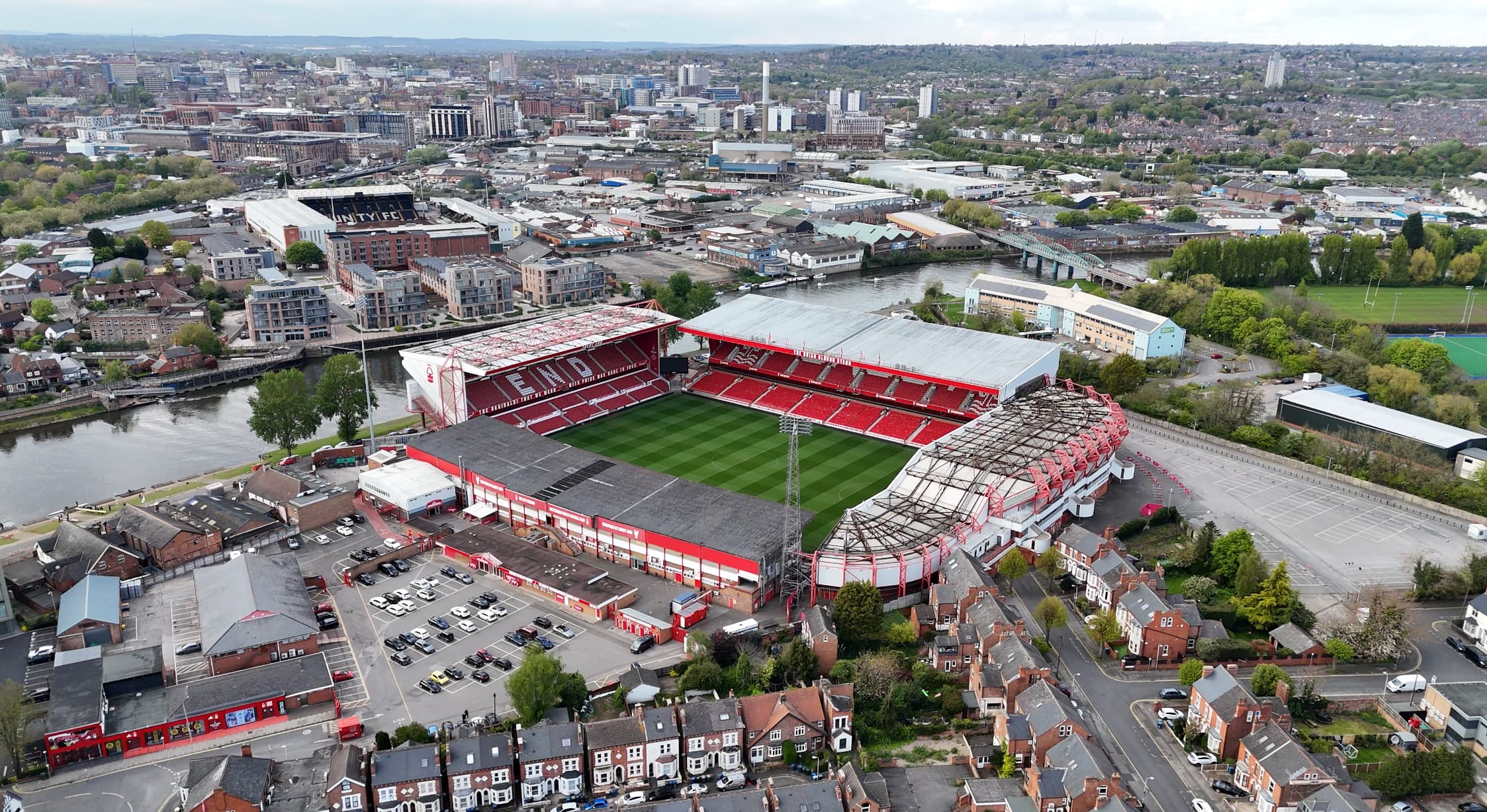 Phân Tích Chiến Thuật Nottingham Forest: Sơ Đồ Phòng Thủ-Phản Công Giúp Đội Bóng Anh Vào Bán Kết Europa League