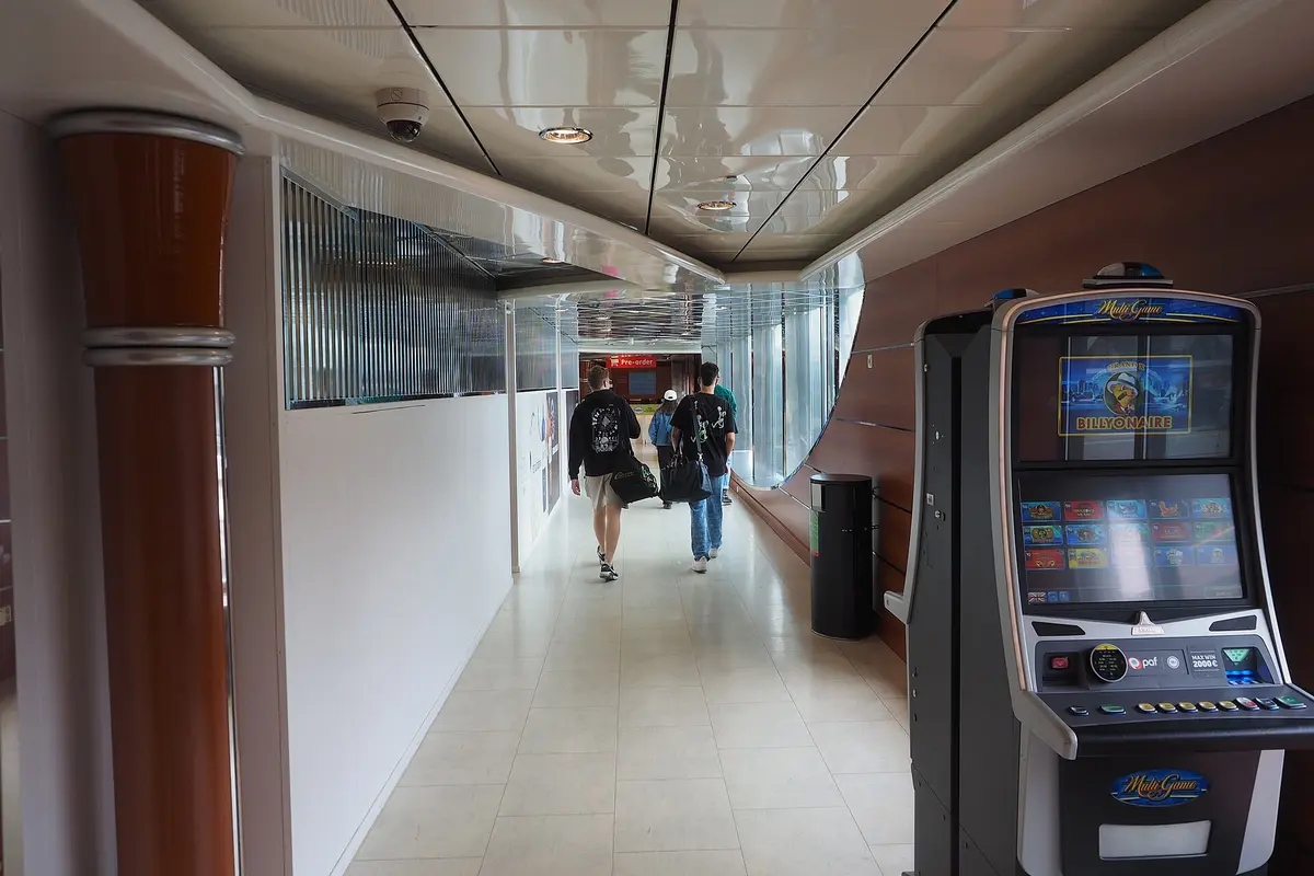 Bonus-buy mechanics primer: 100× vs 150× purchase lanes on PG Soft and Pragmatic Play