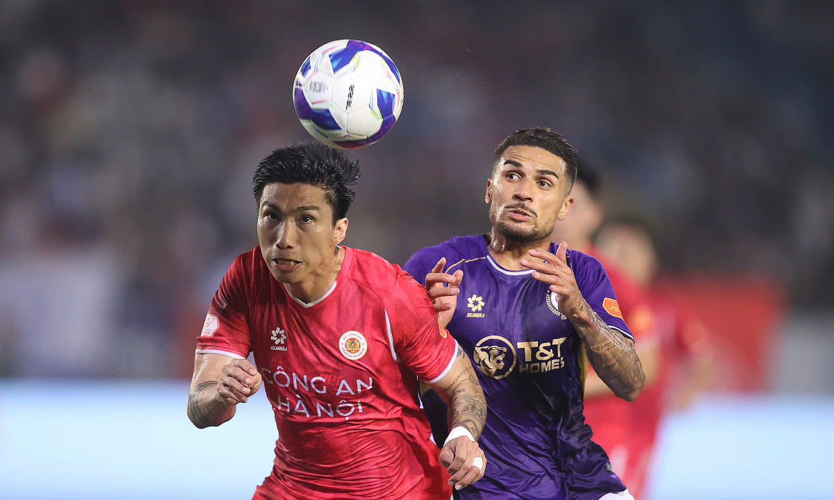 Đình Bắc trong màu áo CAHN sau cú hat-trick vòng 20 V-League trước SLNA
