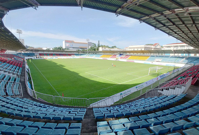 Cảnh cuối mùa V-League 2025-26 với cuộc đua trụ hạng bốn đội tại sân Hàng Đẫy