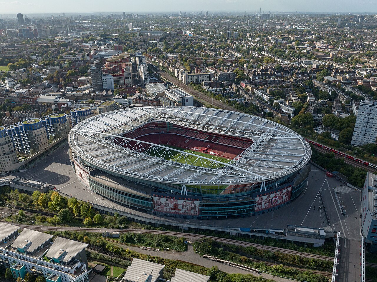 Emirates Stadium — sân nhà Arsenal trong trận gặp Fulham vòng 35 Premier League