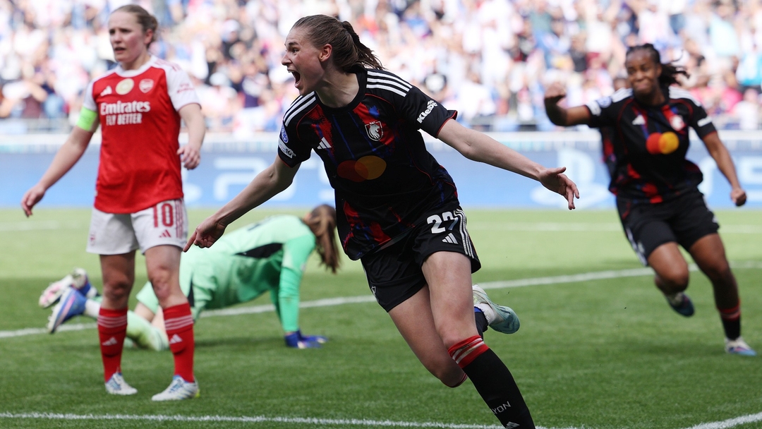 Ada Hegerberg Lyon nữ hoàng UWCL chung kết Barcelona 2026